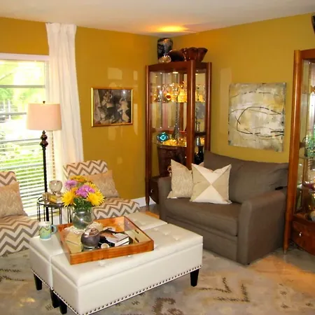 Avenue Ten Apartment